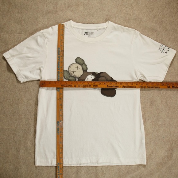 Uniqlo UT KAWS Tokyo First Shirt Mens Large White Companion Tee Streetwear - Picture 5 of 8